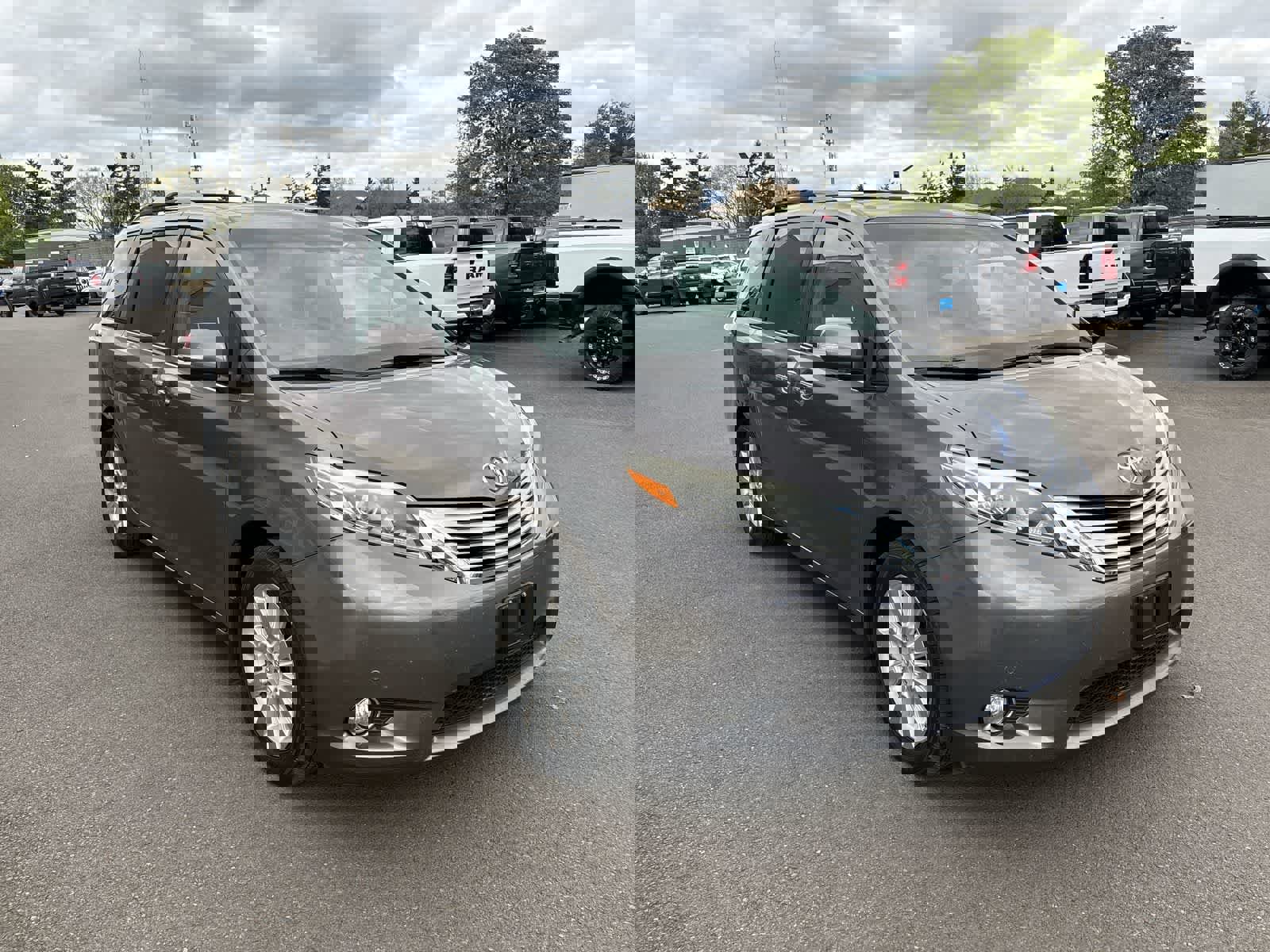 Used 2015 Toyota Sienna Limited image 5