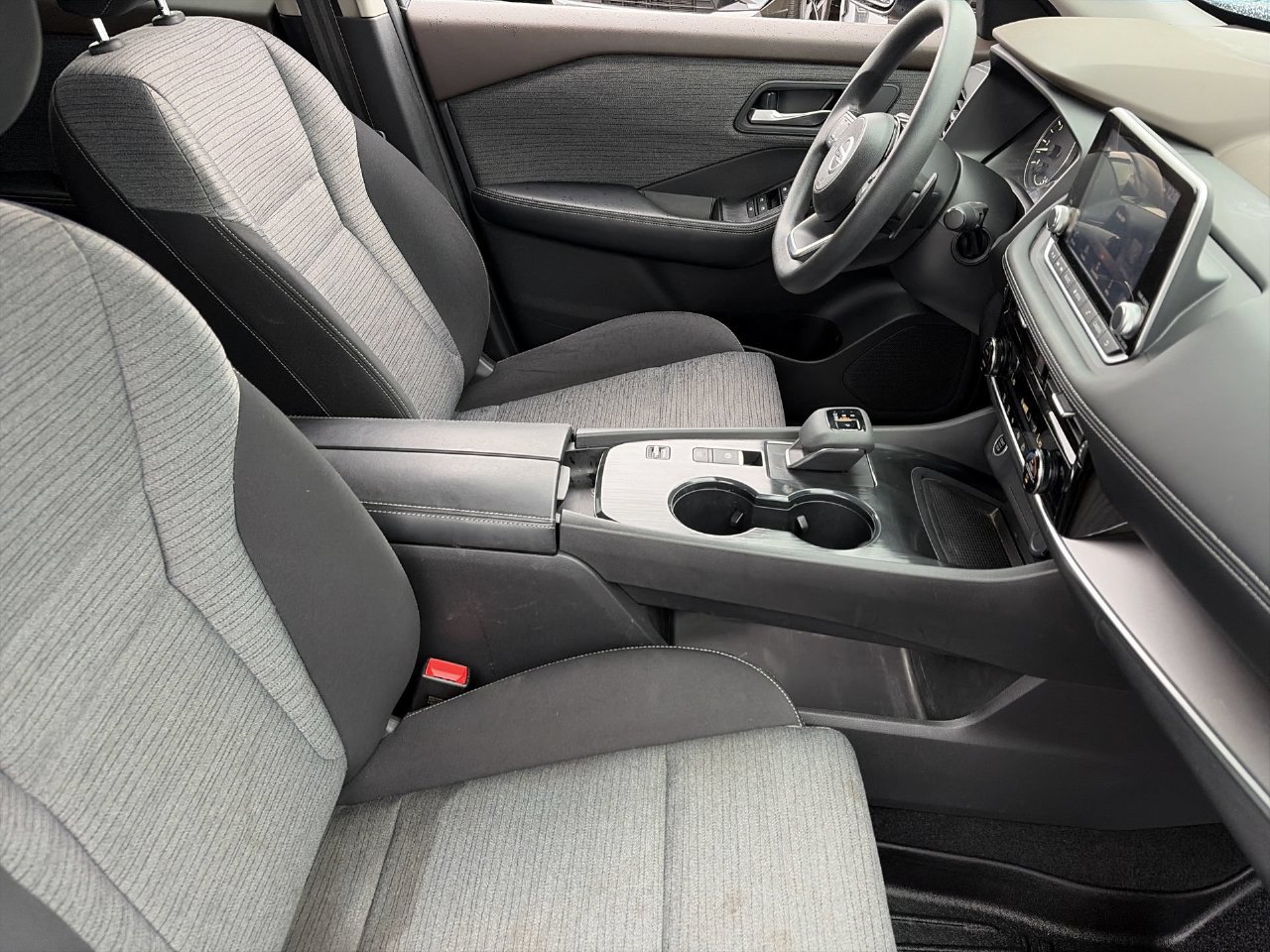 Used 2021 Nissan Rogue SV FWD image 11