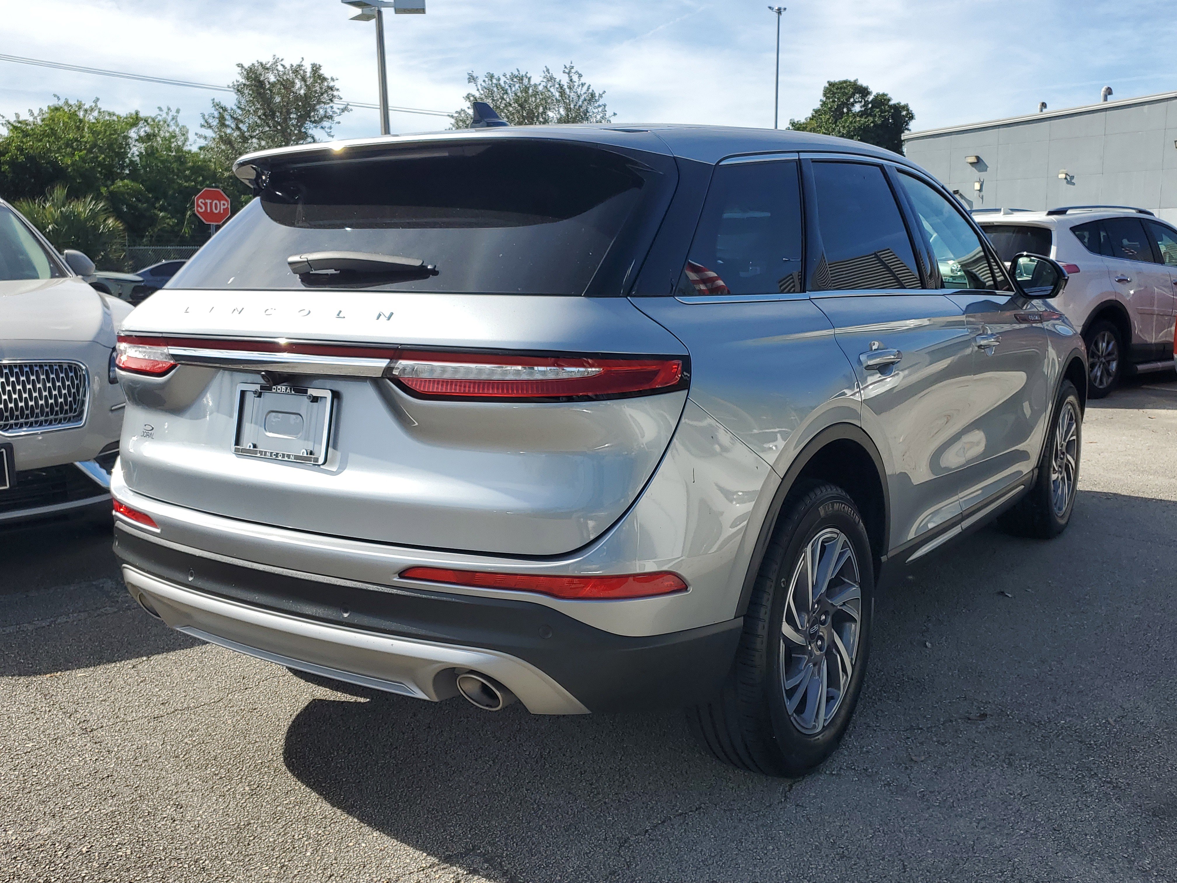 Used 2023 Lincoln Corsair FWD image 6