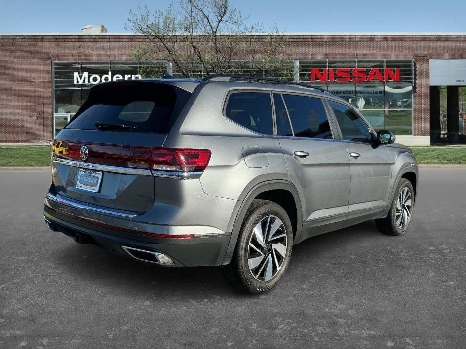Used 2024 Volkswagen Atlas SE image 4