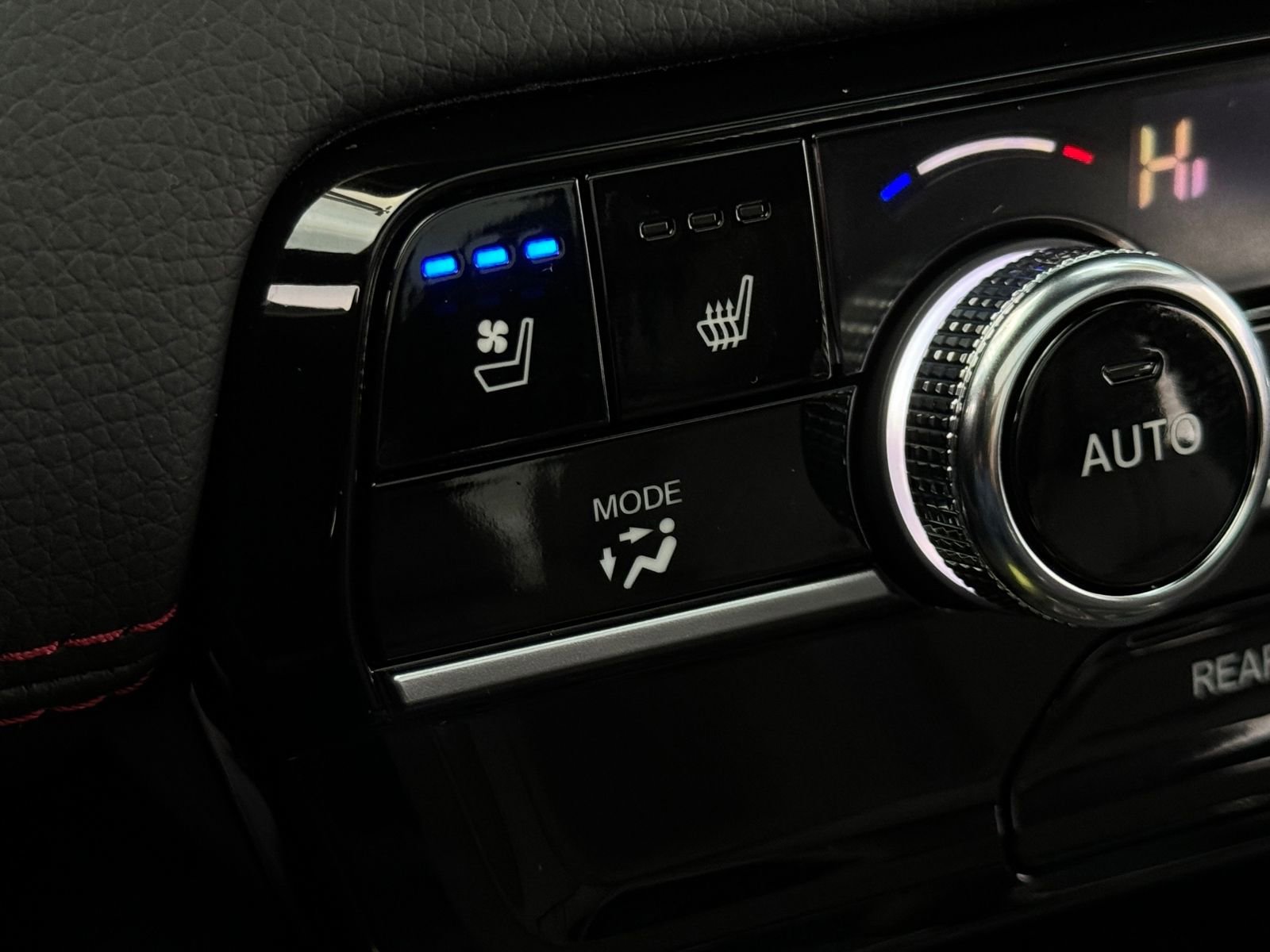 Certified 2025 Honda Pilot Black Edition image 41