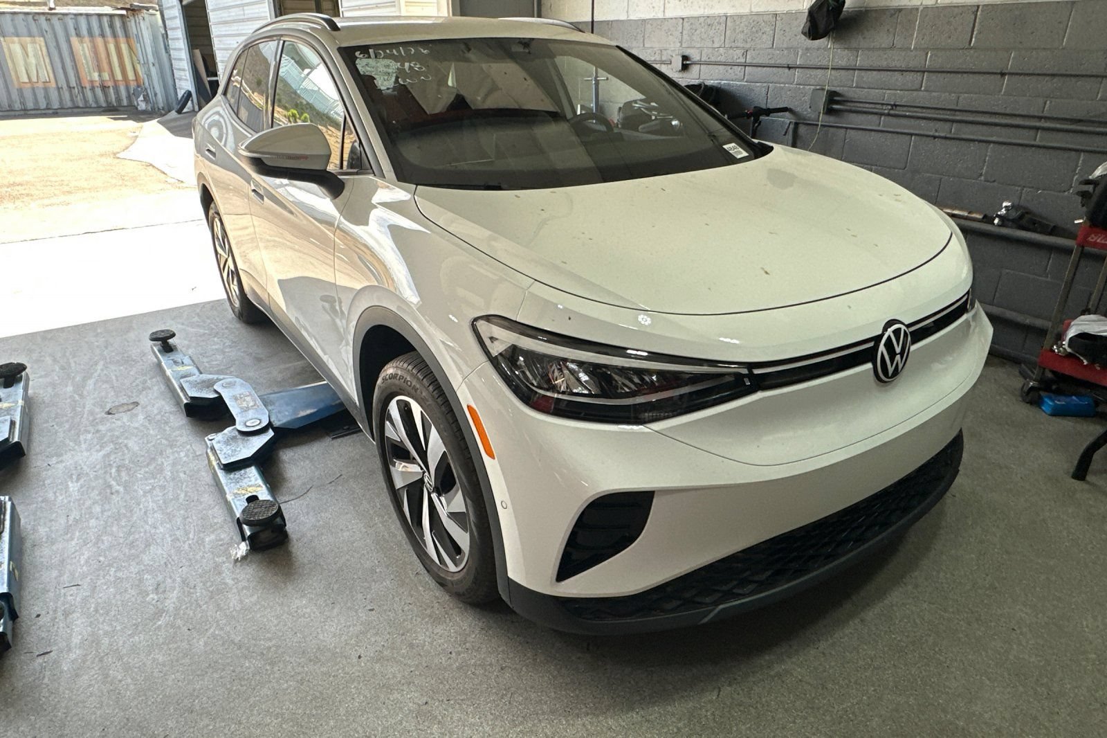 Used 2024 Volkswagen ID.4 2WD image 2