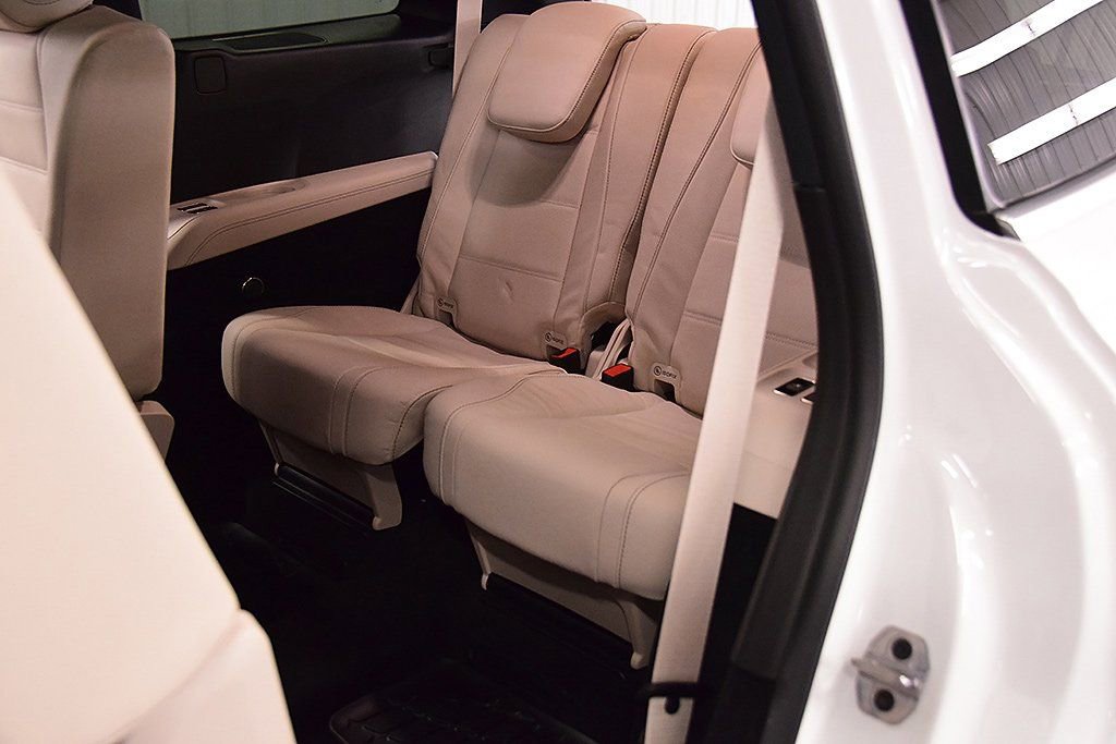 Used 2025 Mercedes-Benz GLS 580 4MATIC image 35