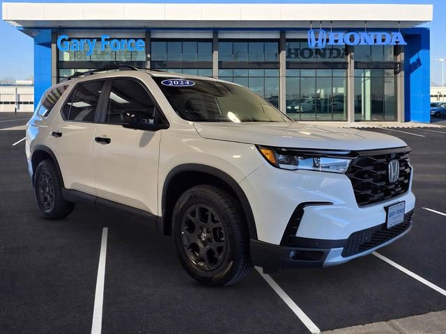 Used 2024 Honda Pilot TrailSport image 1