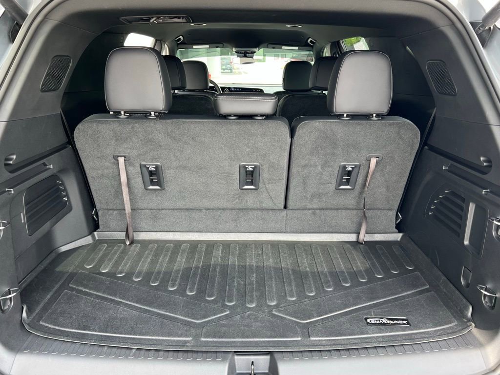 Used 2025 Chevrolet Traverse LT w/ Driver Confidence Package FWD image 20