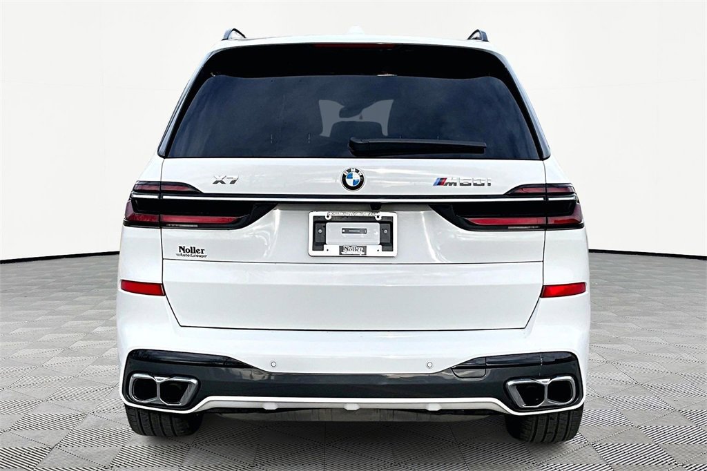 Used 2025 BMW X7 M60i w/ Climate Comfort Package image 4