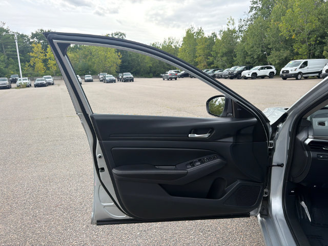 Used 2024 Nissan Altima 2.5 SV AWD/4WD image 22