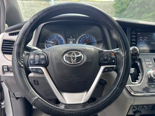 Used 2019 Toyota Sienna XLE FWD image 20
