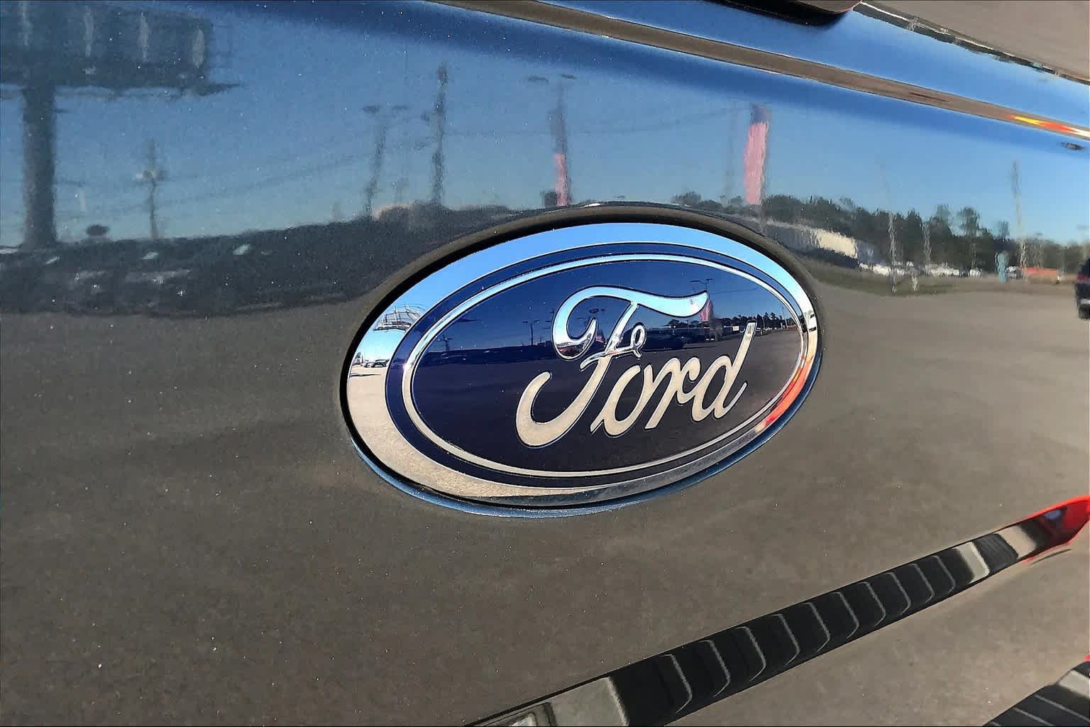 Used 2017 Ford F150 Lariat RWD image 32