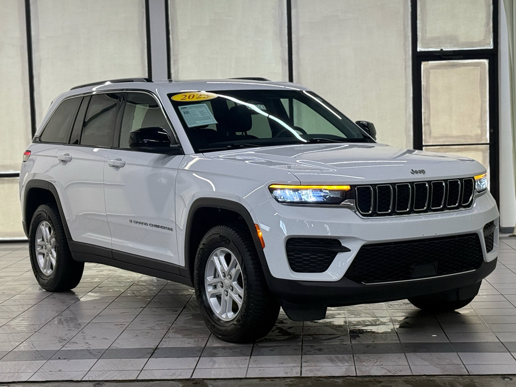 Used 2023 Jeep Grand Cherokee Laredo w/ Luxury Tech Group I