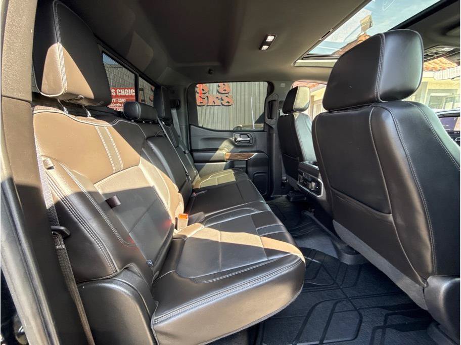 Used 2019 Chevrolet Silverado 1500 High Country w/ Technology Package AWD/4WD image 10