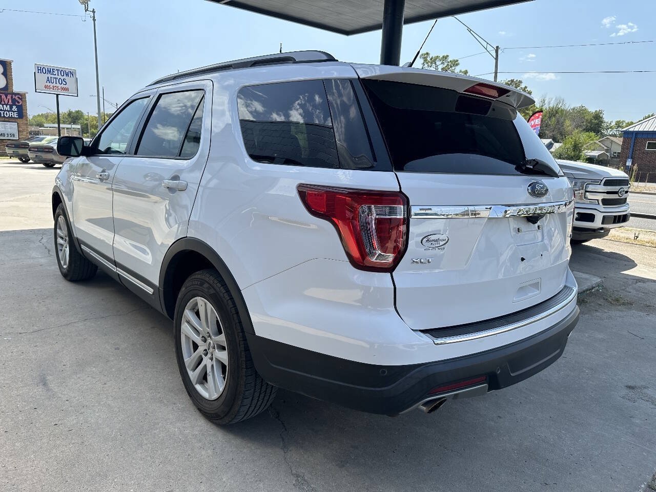 Used 2018 Ford Explorer XLT w/ Equipment Group 201A AWD/4WD image 5