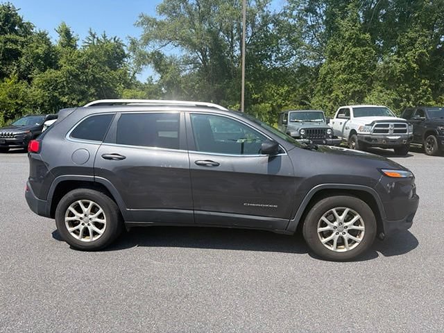 Certified 2017 Jeep Cherokee Latitude w/ Comfort/Convenience Group AWD/4WD image 10