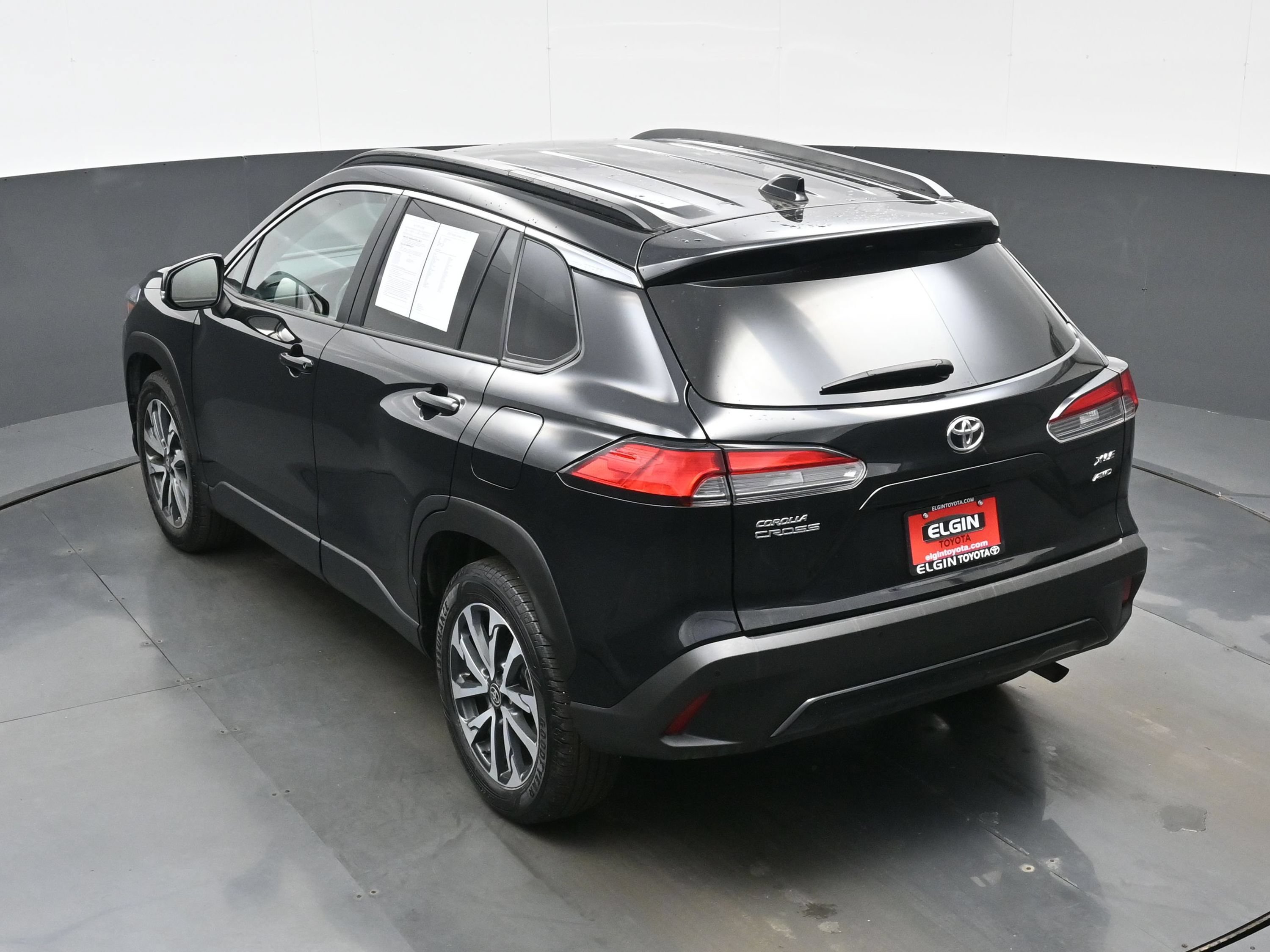 Used 2025 Toyota Corolla Cross XLE AWD/4WD image 39