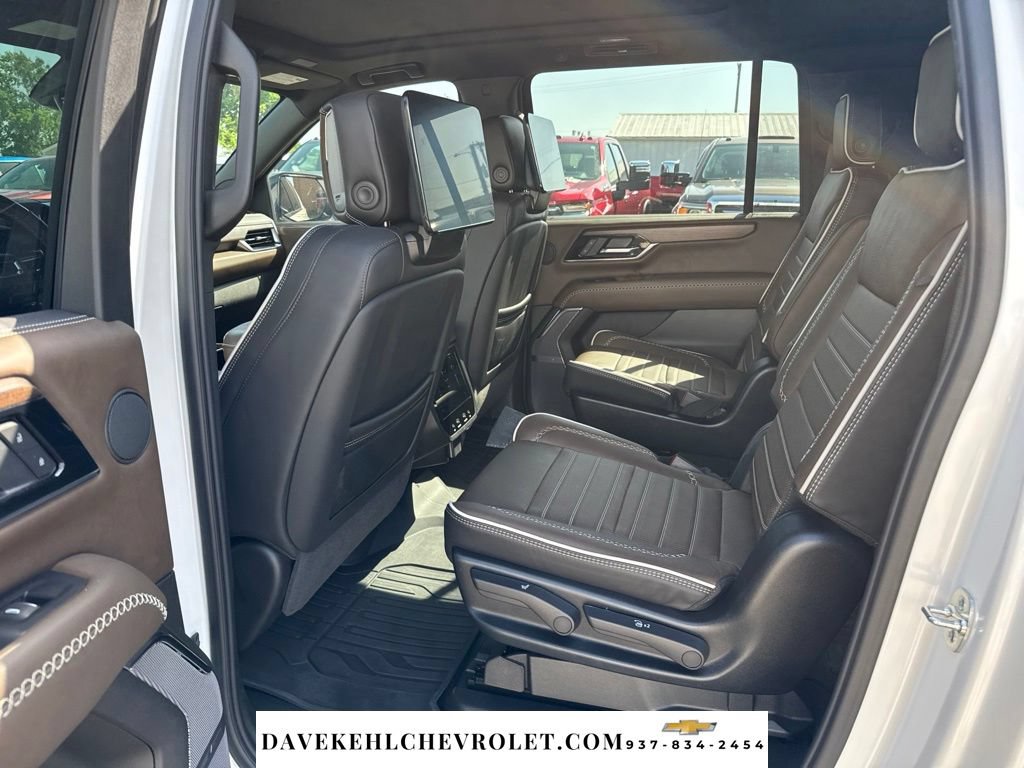 Used 2025 GMC Yukon XL Denali Ultimate w/ LPO, Illumination Package AWD/4WD image 28
