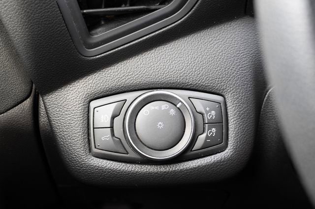 Used 2017 Ford Escape SE w/ Equipment Group 201A FWD image 17