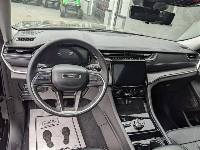 Used 2023 Jeep Grand Cherokee L Limited w/ Luxury Tech Group II image 14