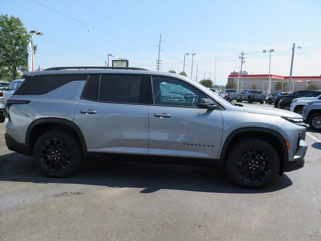 New 2026 Chevrolet Traverse LT w/ Enhanced Driving Package image 2