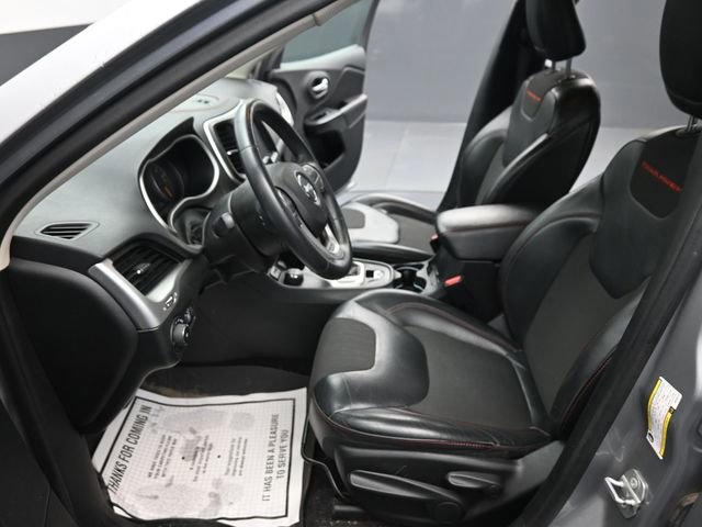 Used 2016 Jeep Cherokee Trailhawk image 11