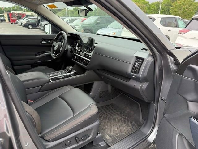 Used 2025 Nissan Pathfinder SL w/ Cargo Package FWD image 11