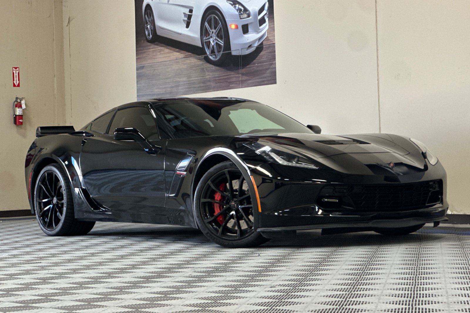 Used 2018 Chevrolet Corvette Grand Sport RWD image 2