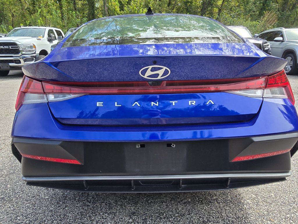 Used 2025 Hyundai Elantra SEL FWD image 6