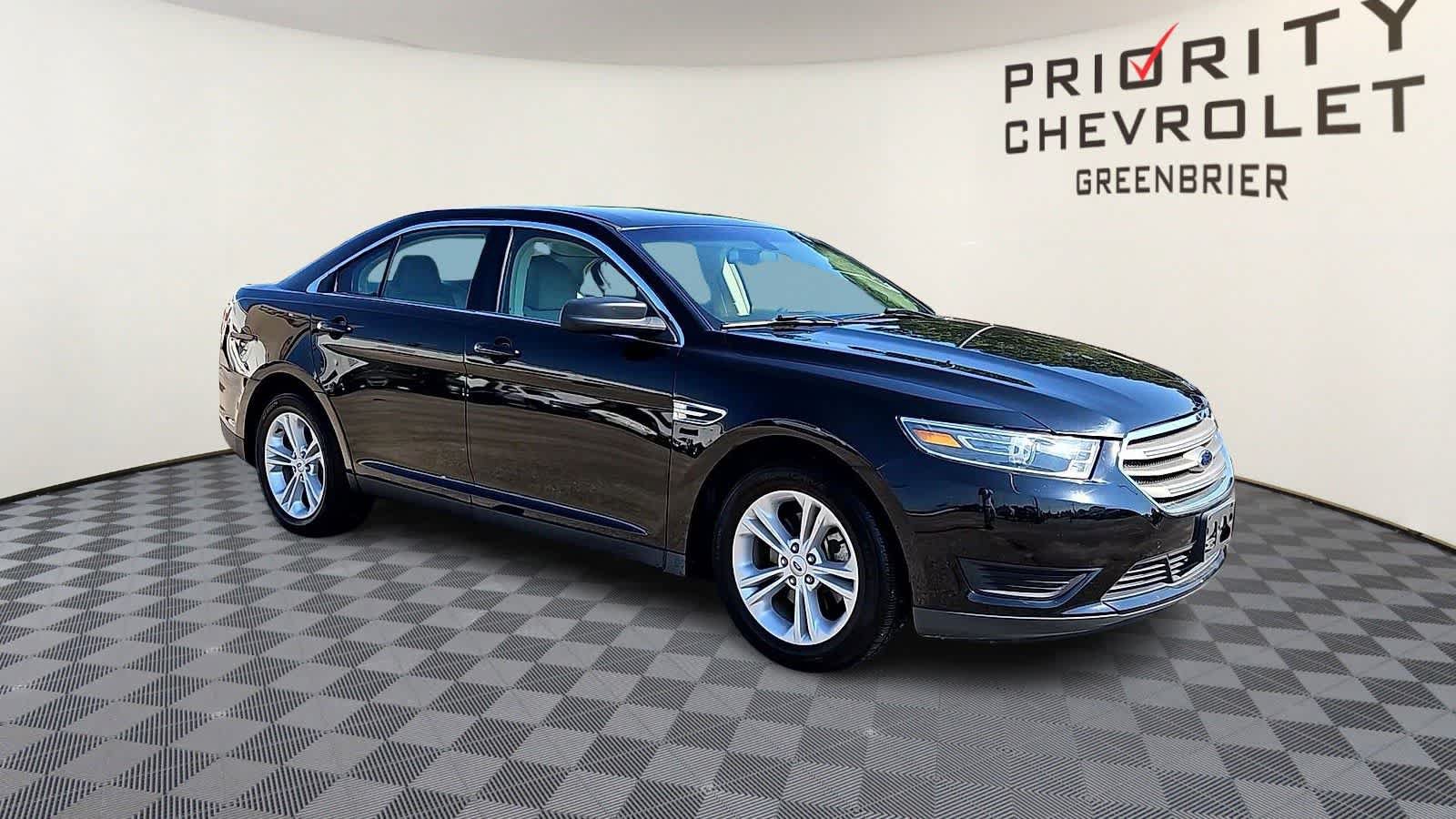 Used 2018 Ford Taurus SE FWD image 2