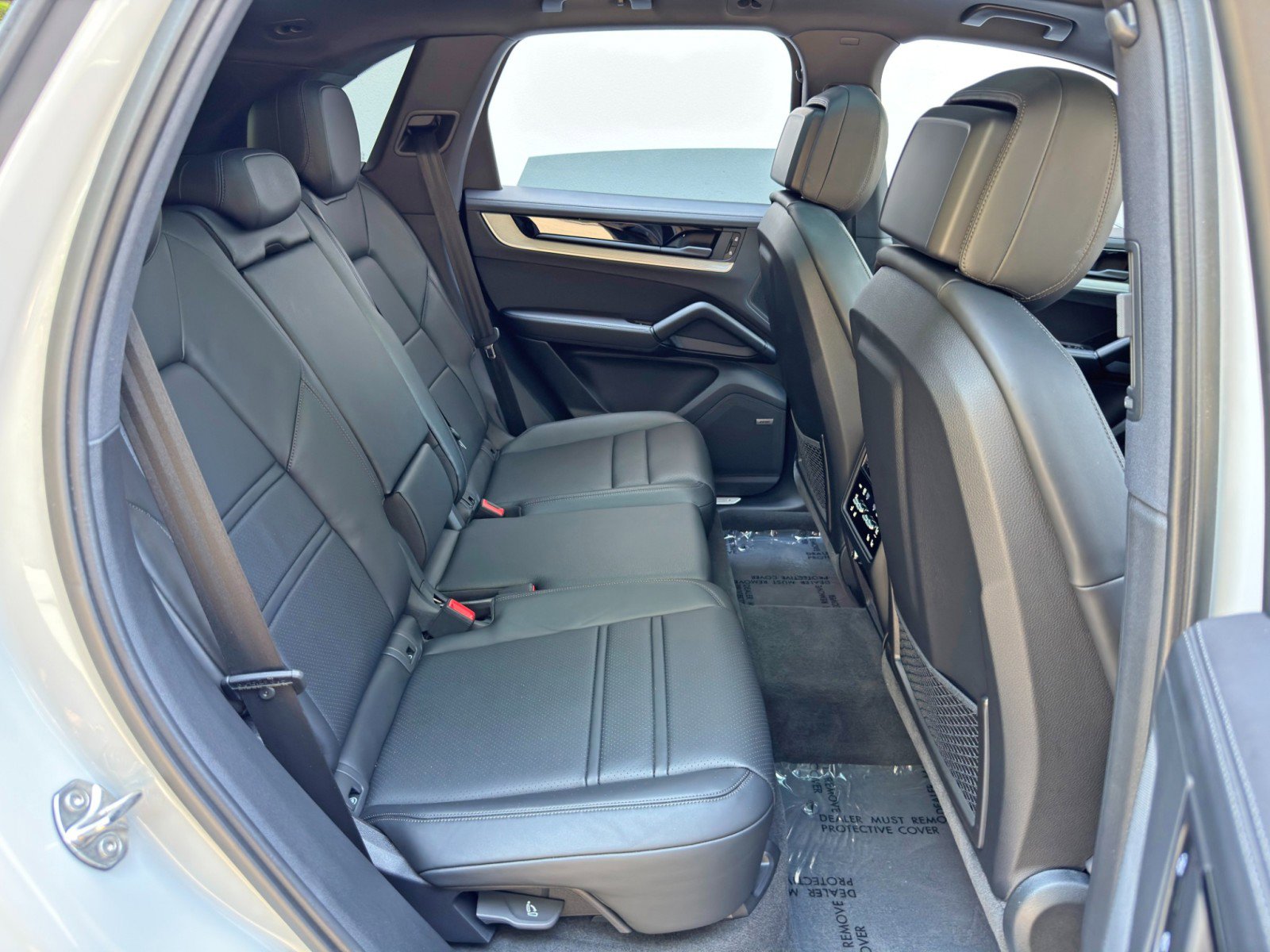 Used 2025 Porsche Cayenne w/ Premium Package Plus AWD/4WD image 43