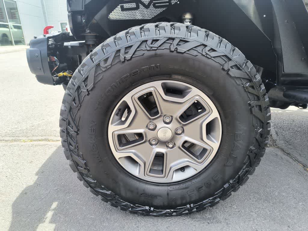 Used 2017 Jeep Wrangler Unlimited Rubicon w/ Connectivity Group AWD/4WD image 10