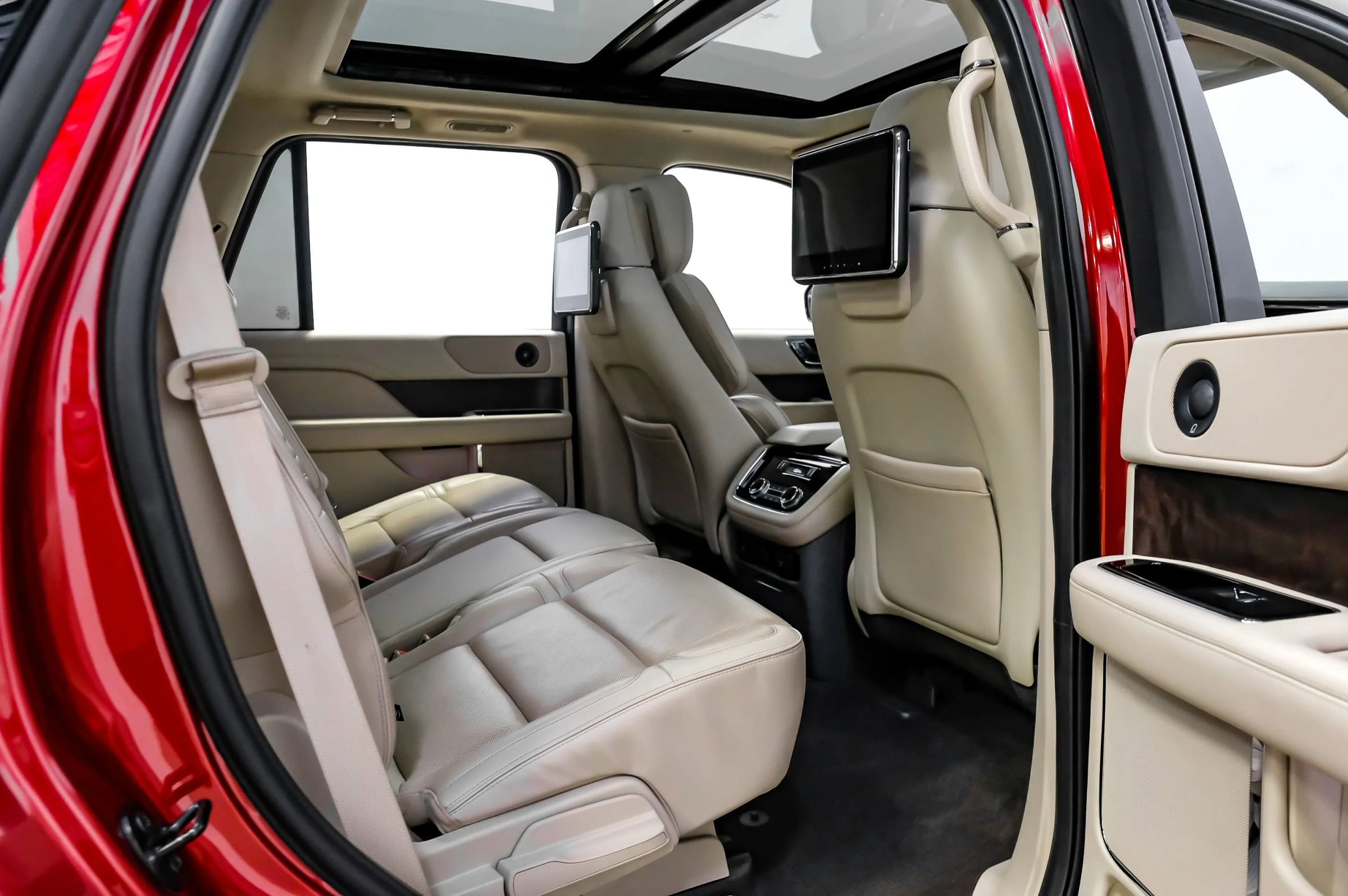Used 2019 Lincoln Navigator Select image 31