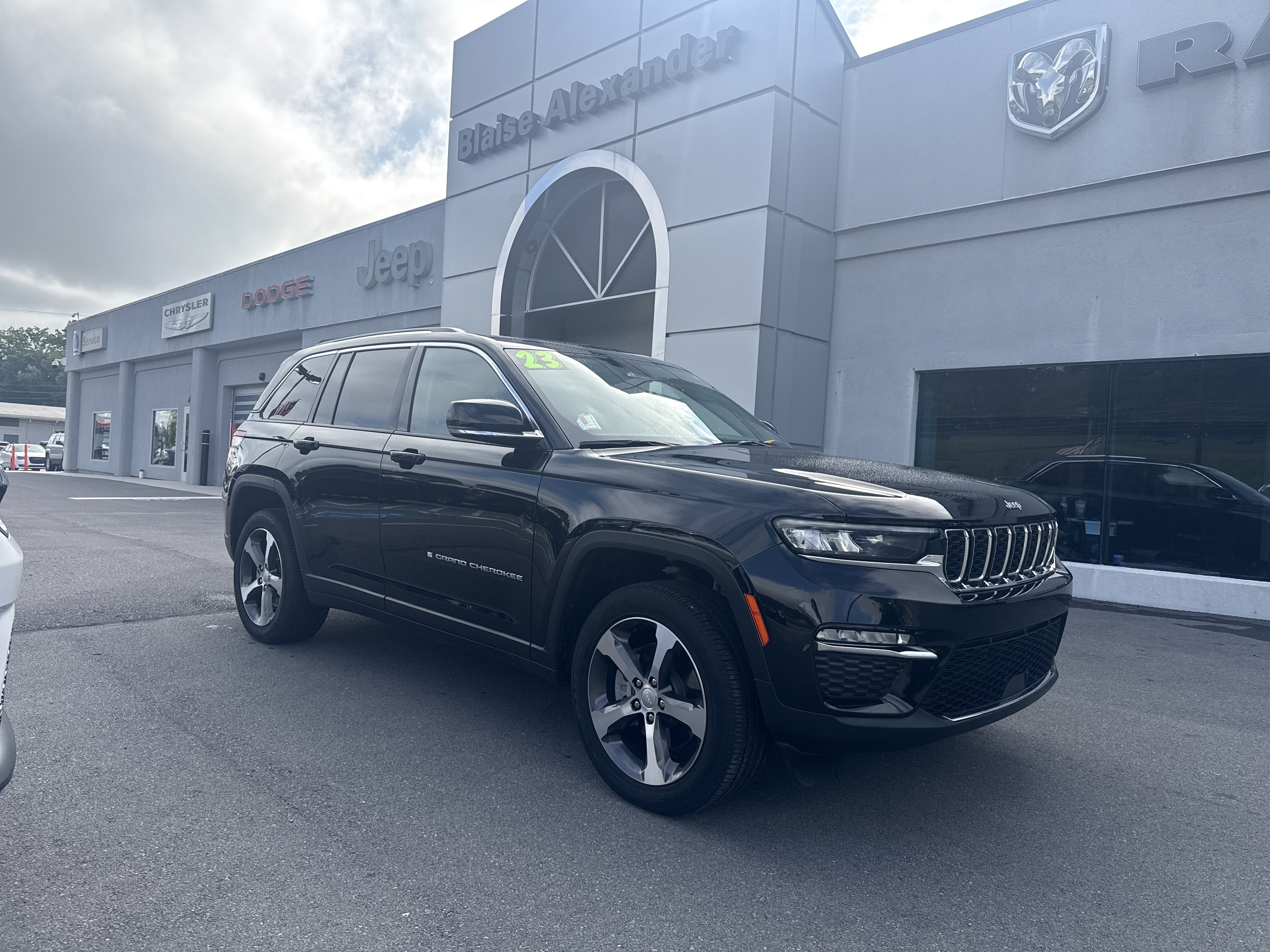 Used 2023 Jeep Grand Cherokee 4WD 4xe