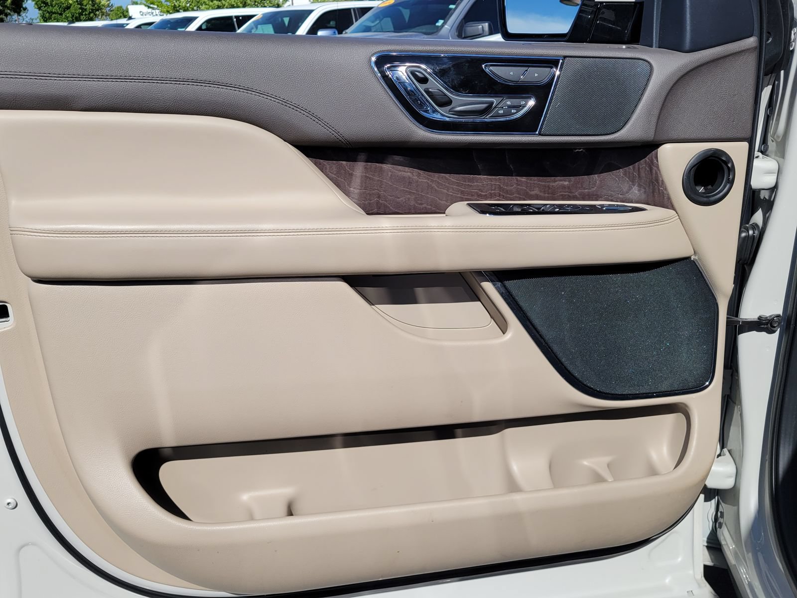 Used 2023 Lincoln Navigator Reserve AWD/4WD image 7