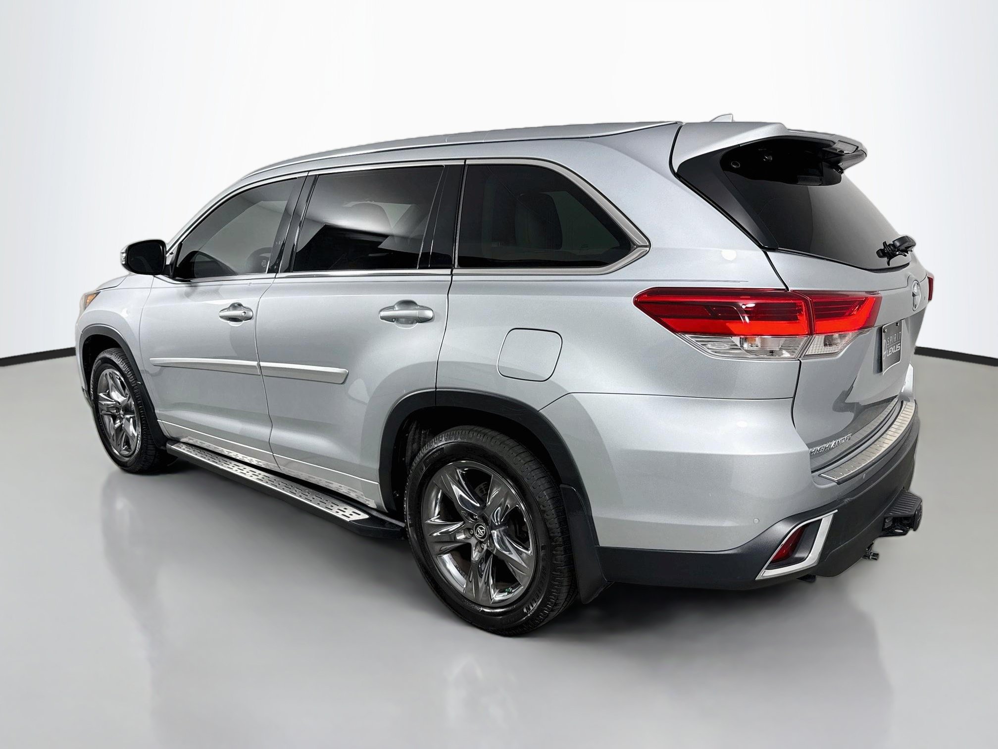Used 2019 Toyota Highlander Limited Platinum AWD/4WD image 5