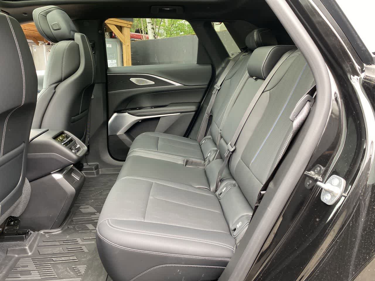 Used 2024 Cadillac Lyriq Luxury w/ LPO, Floor Liner Package AWD/4WD image 17