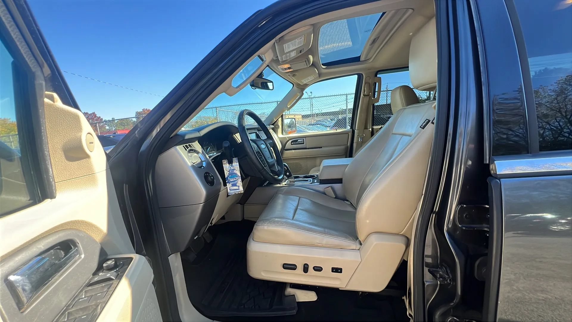 Used 2017 Ford Expedition EL Limited w/ Equipment Group 301A AWD/4WD image 26