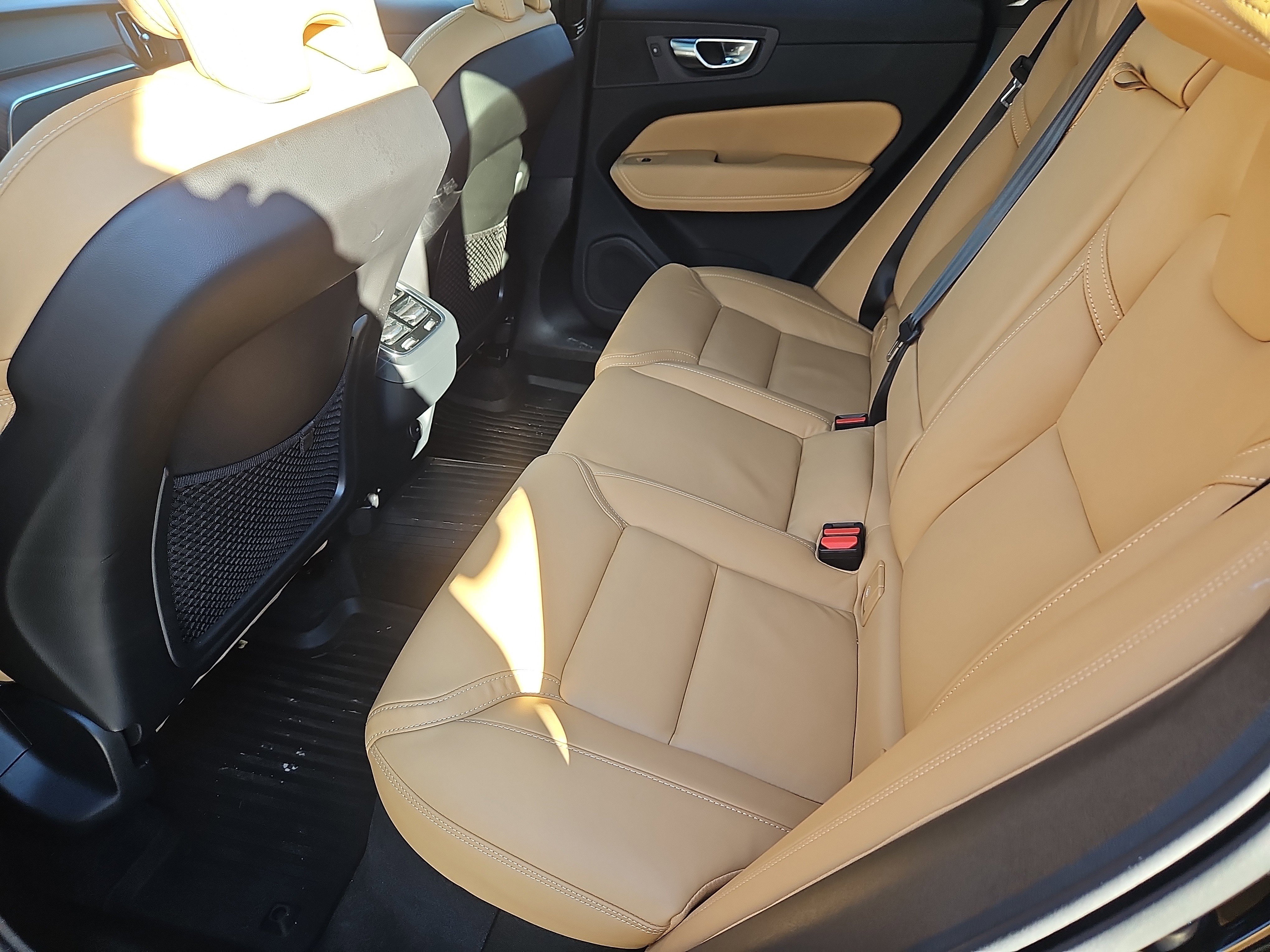 Used 2025 Volvo XC60 B5 Ultra w/ Protection Package Premier image 35