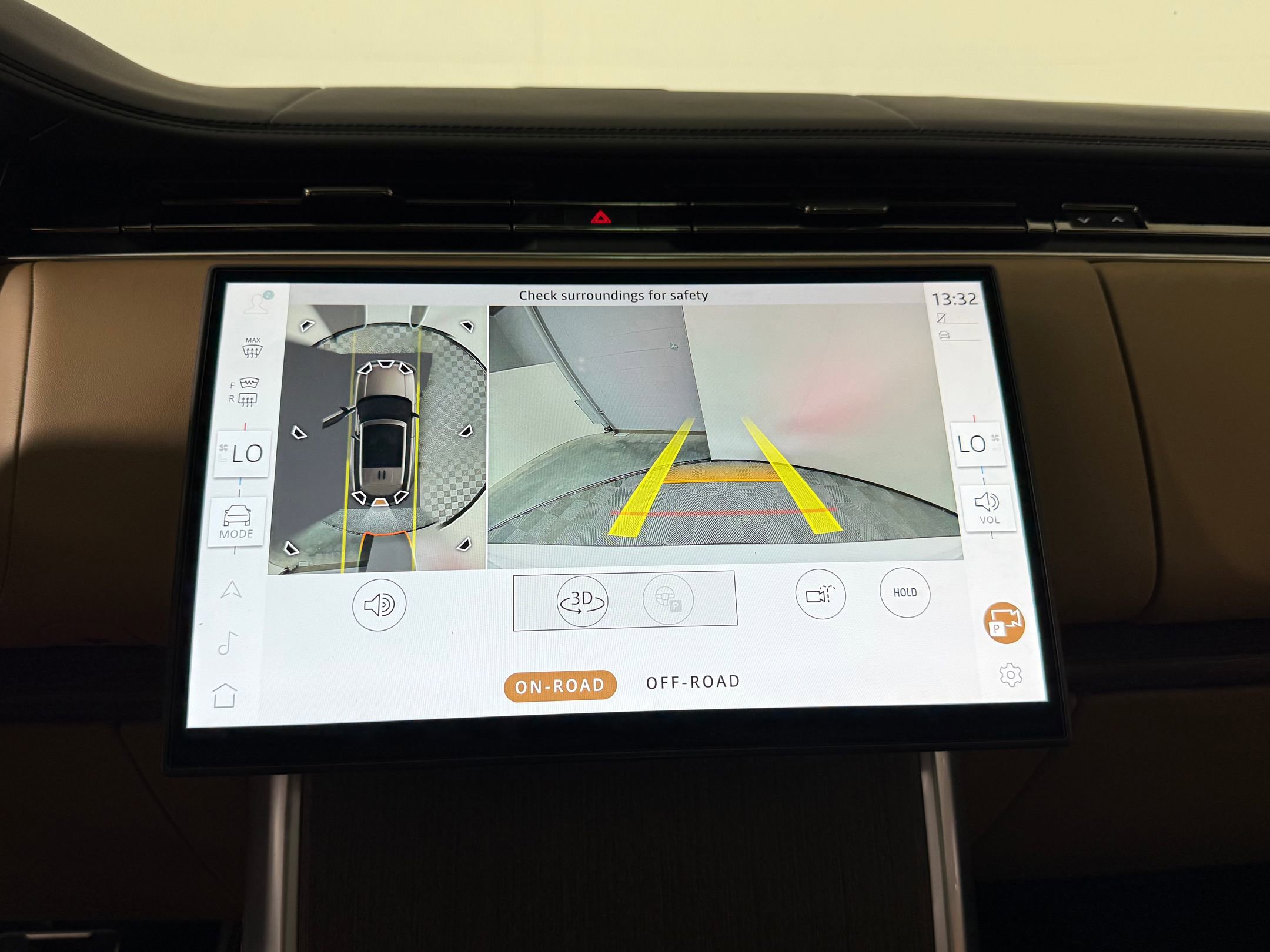 Used 2025 Land Rover Range Rover SE image 24