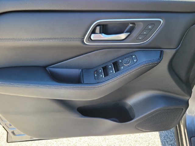 Used 2024 Nissan Rogue Platinum w/ Platinum Premium Package AWD/4WD image 8