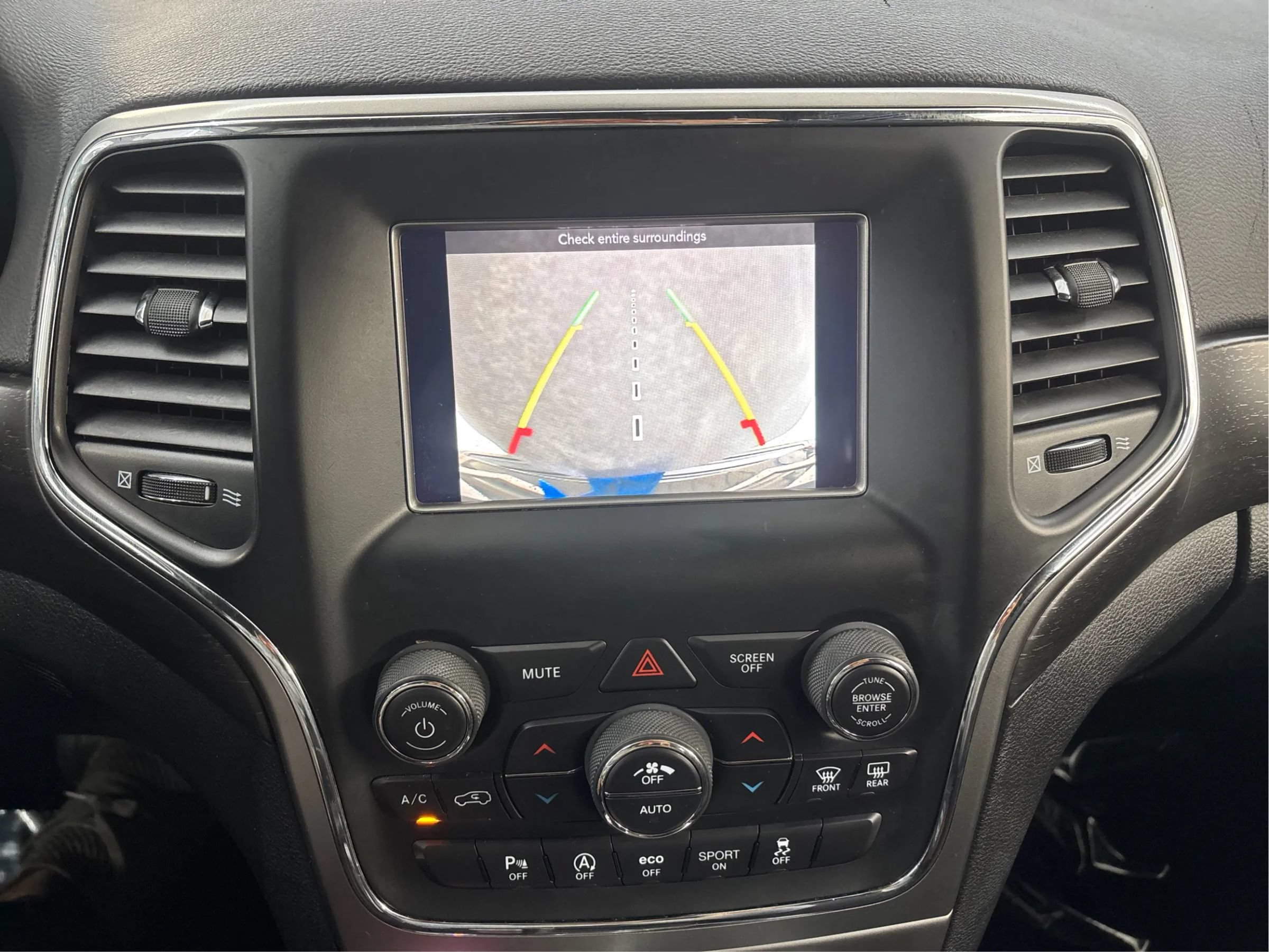 Used 2018 Jeep Grand Cherokee Laredo AWD/4WD image 34