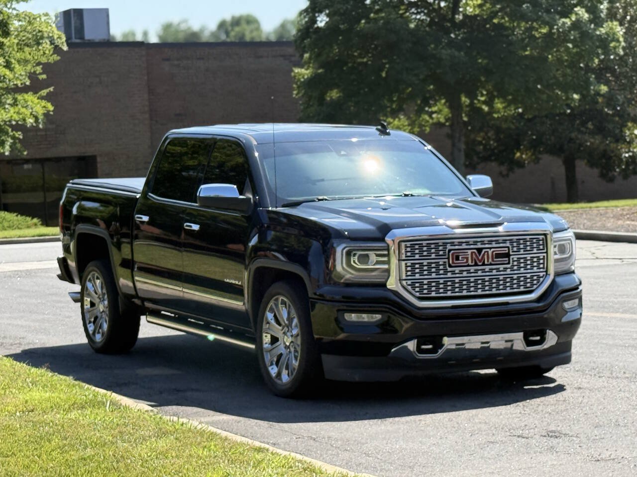 Used 2017 GMC Sierra 1500 Denali w/ Denali Ultimate Package AWD/4WD image 3