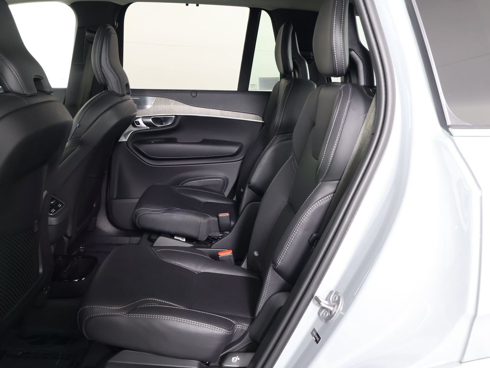 Certified 2024 Volvo XC90 B6 Ultimate AWD/4WD image 32