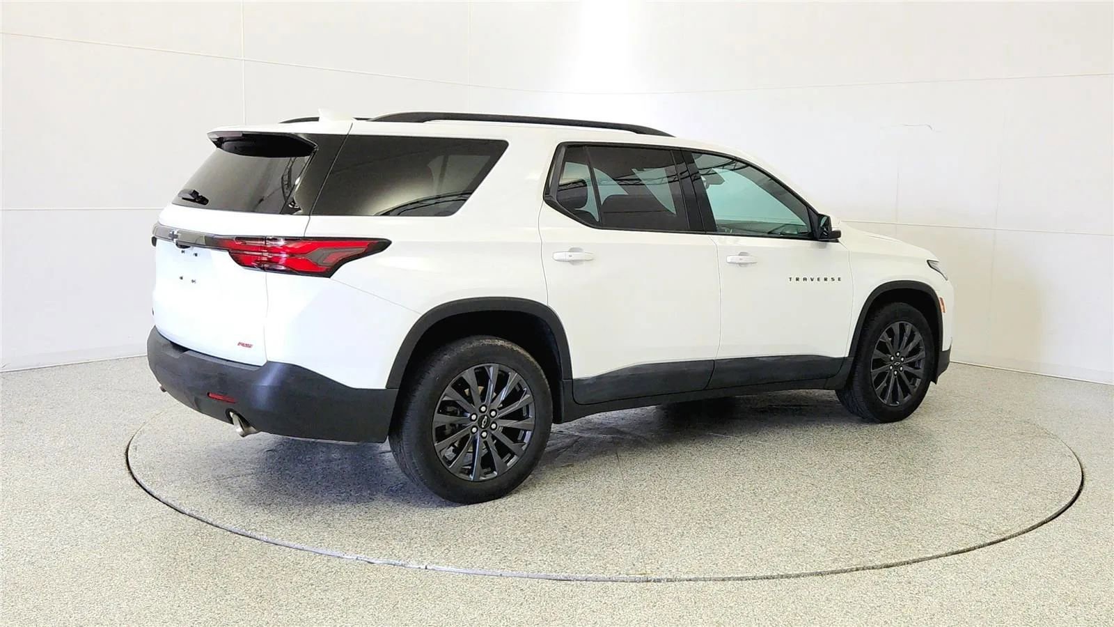 Used 2023 Chevrolet Traverse RS FWD image 7