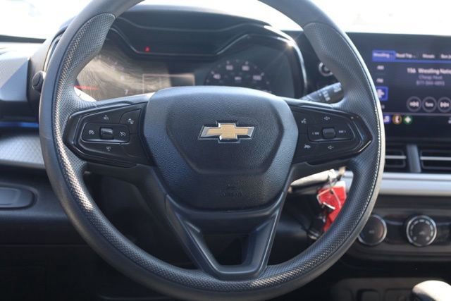 Certified 2025 Chevrolet Trax LS image 30