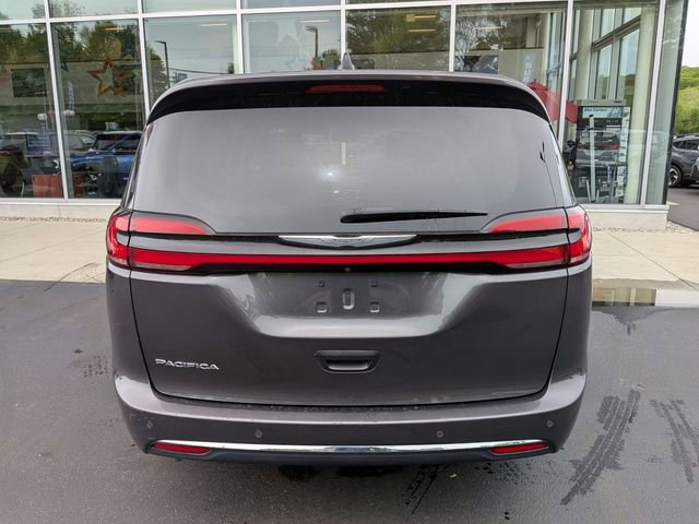 Used 2023 Chrysler Pacifica Touring-L FWD image 4