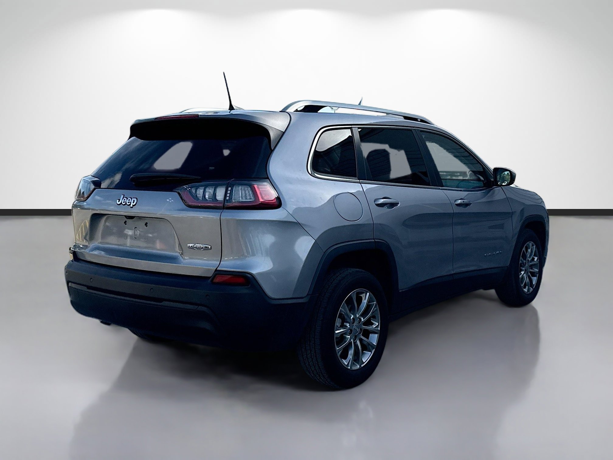 Used 2021 Jeep Cherokee Latitude Plus FWD image 3