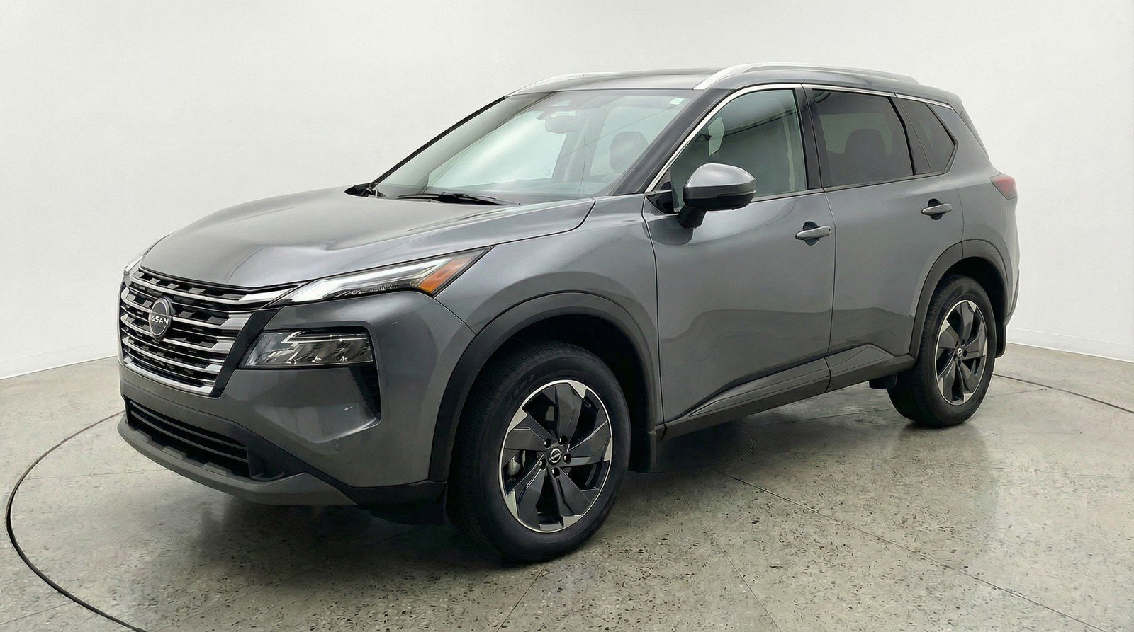 Used 2025 Nissan Rogue SV image 3