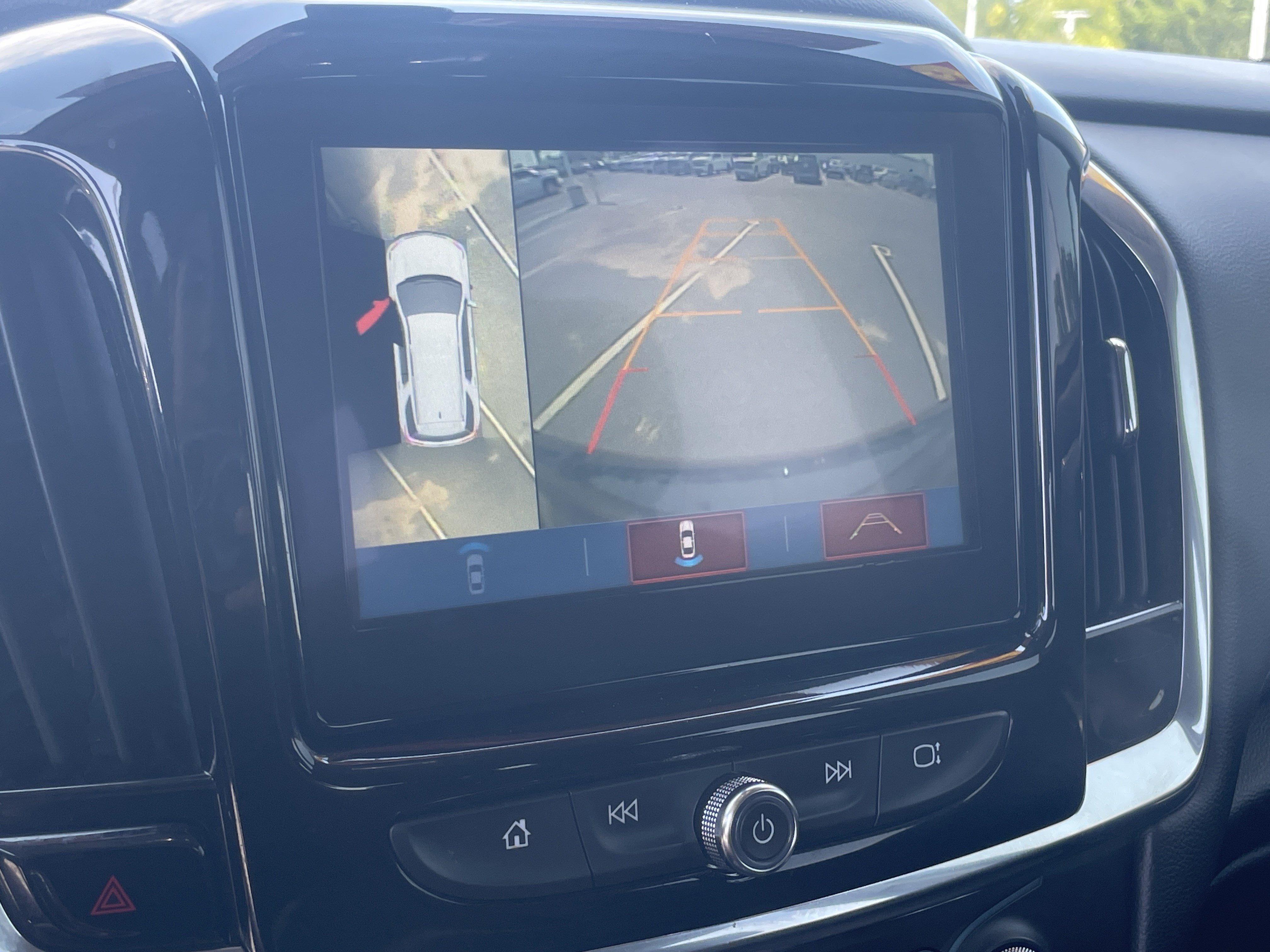 Used 2019 Chevrolet Traverse LT w/ LT Premium Package AWD/4WD image 25