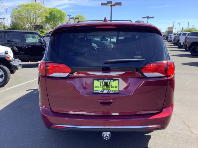 Used 2017 Chrysler Pacifica Touring-L image 28