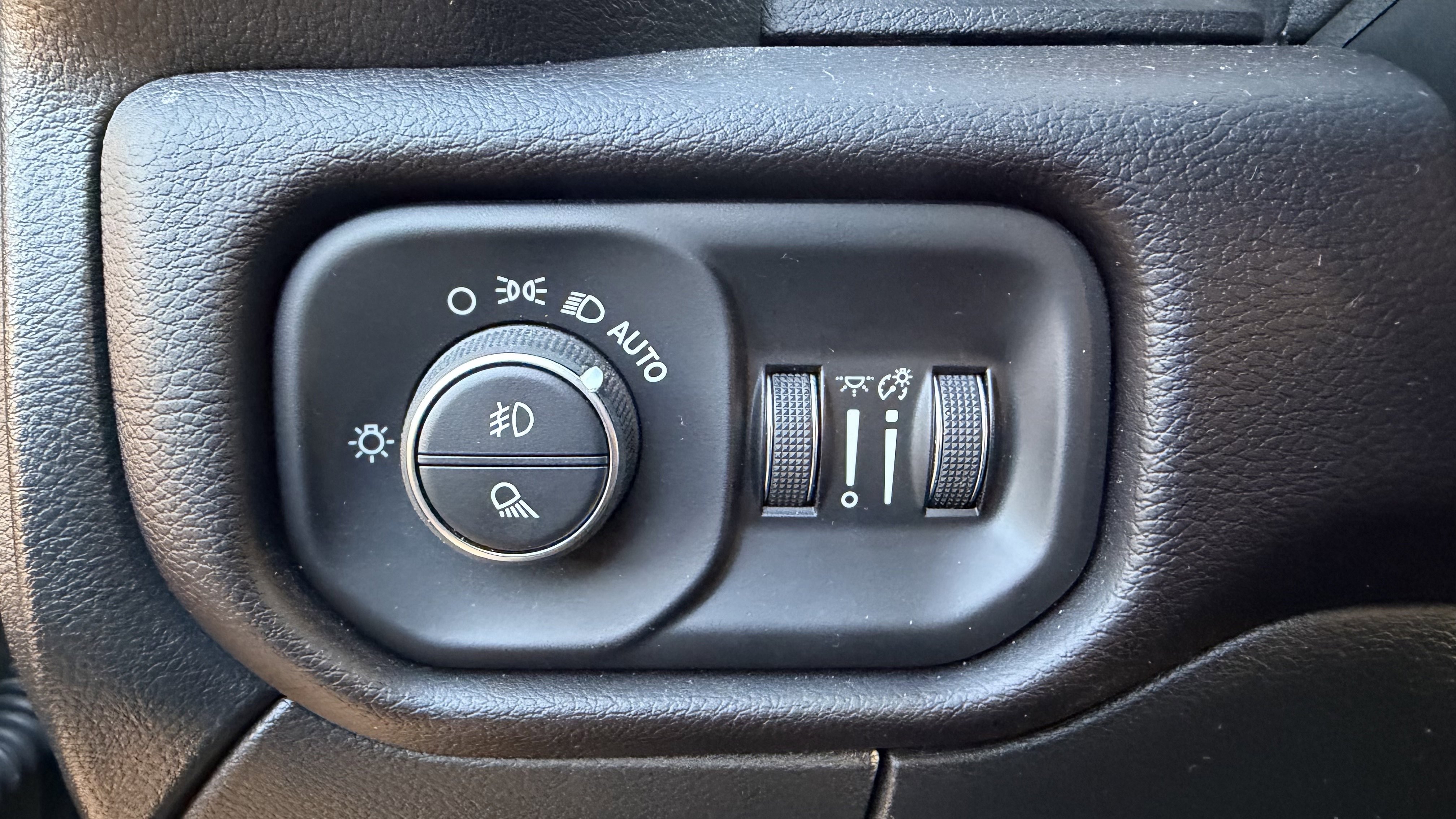 Used 2024 RAM 2500 Rebel w/ Towing Technology Group image 24