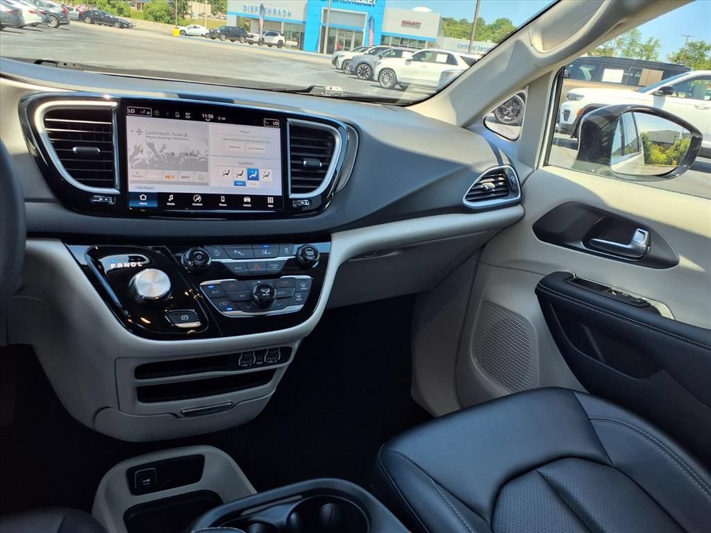 Used 2024 Chrysler Pacifica Touring-L FWD image 29